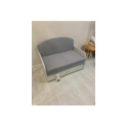 Диван детский Юлечка с деревянными подлокотниками